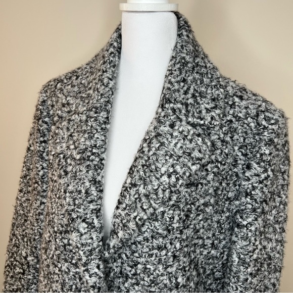 NWOT J. McLaughlin Lark Boucle Teddy Stadium
Coat Button Front Overcoat In Gray - Picture 5 of 11